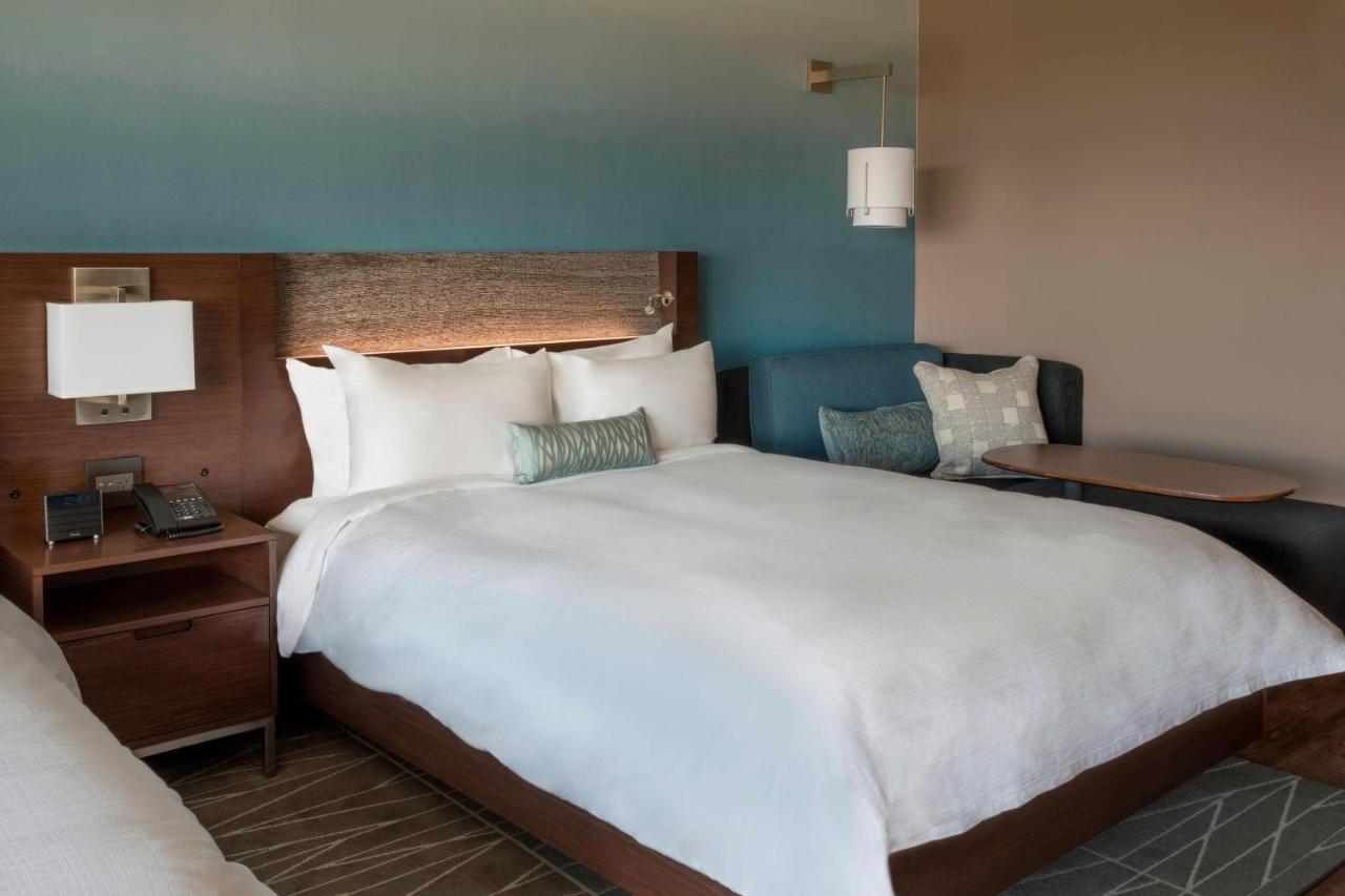 Marriott At Lecom Harborcenter 4*