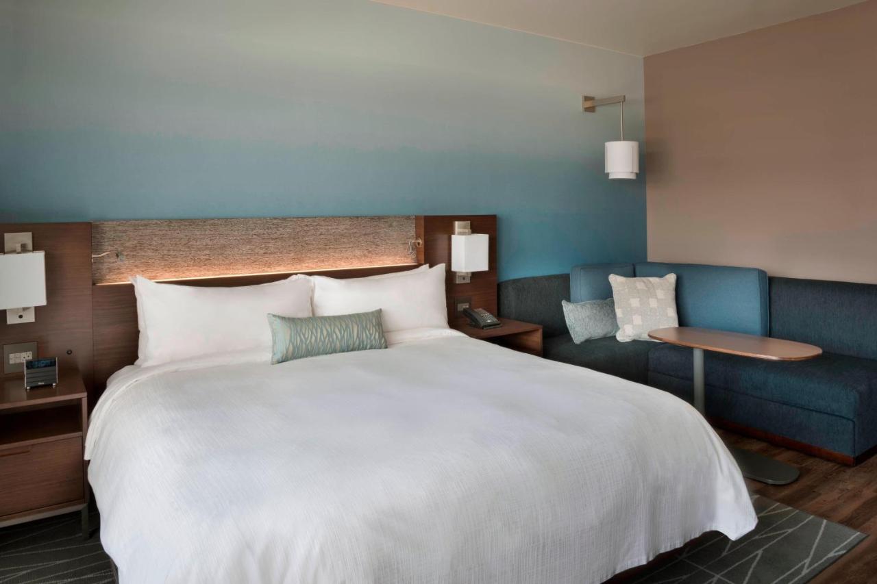 Marriott At Lecom Harborcenter 4*