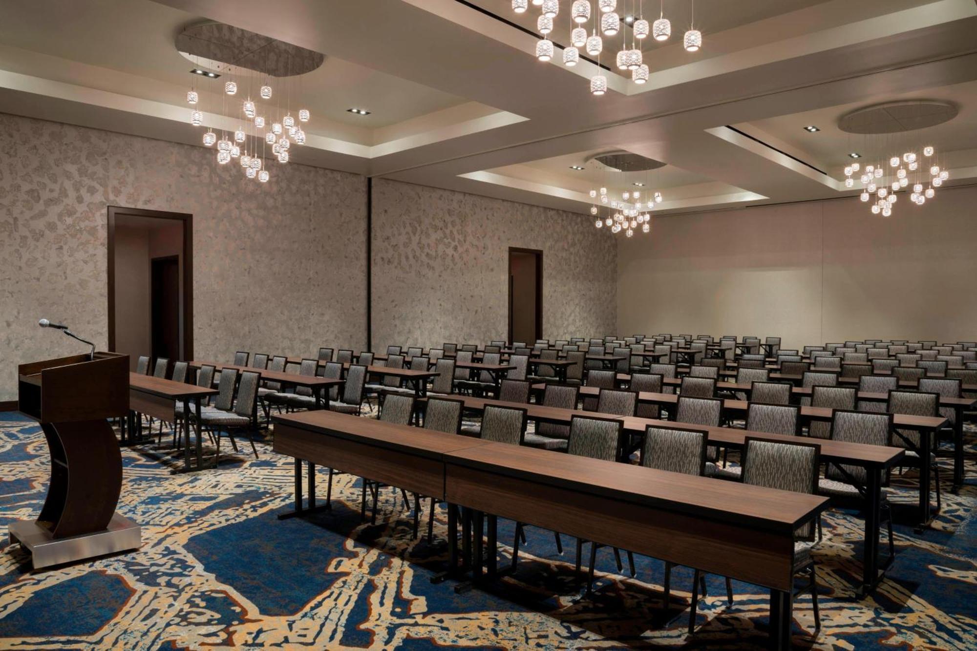 Hotel Marriott At Lecom Harborcenter