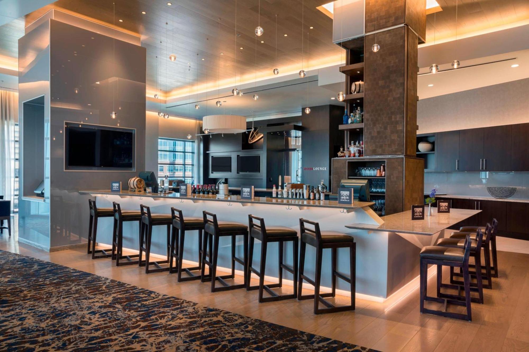 Hotel Marriott At Lecom Harborcenter 4*