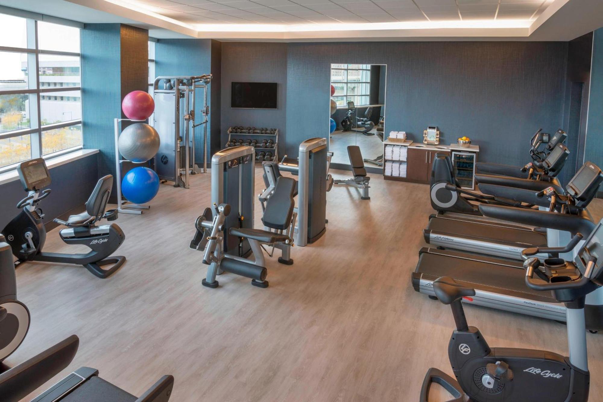 Marriott At Lecom Harborcenter Hotel 4*