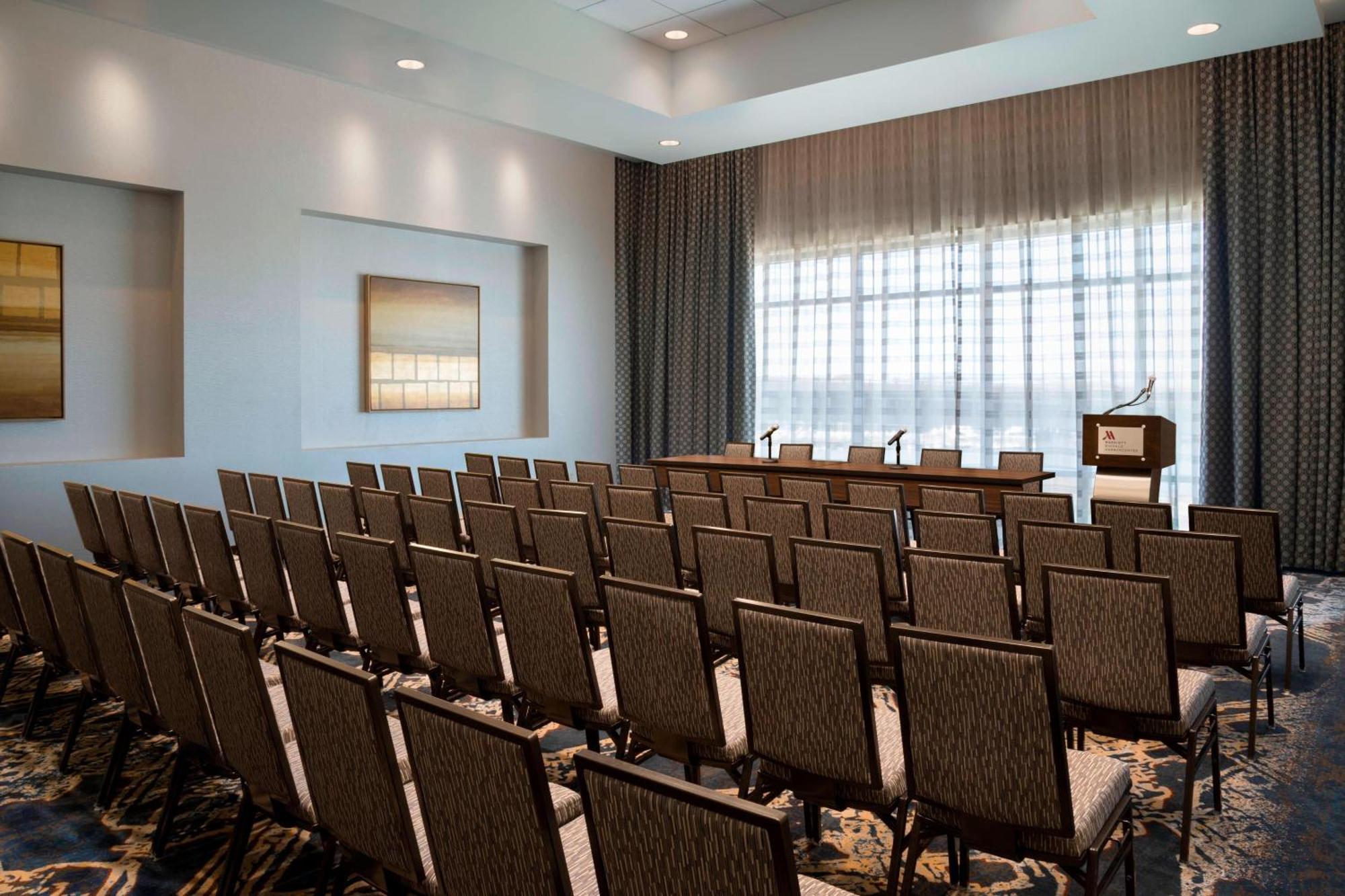 Marriott At Lecom Harborcenter 4* Buffalo