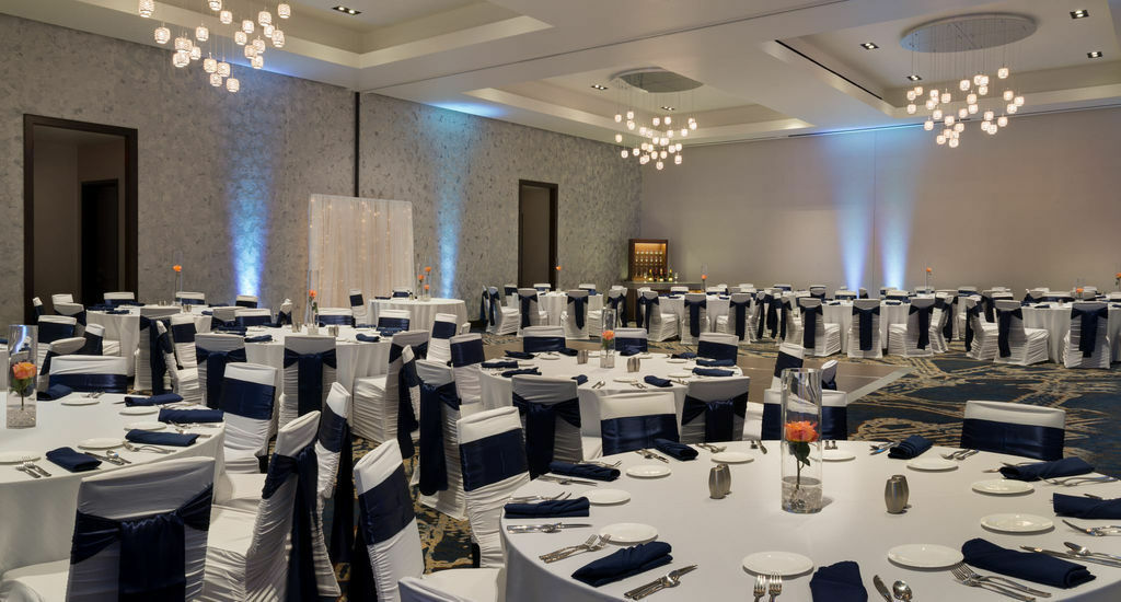 Hotel Marriott At Lecom Harborcenter